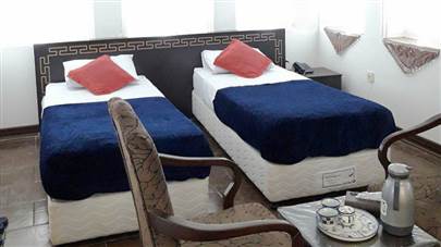 اتاق دو تخته تویین هتل سنتی رویای قدیم یزد